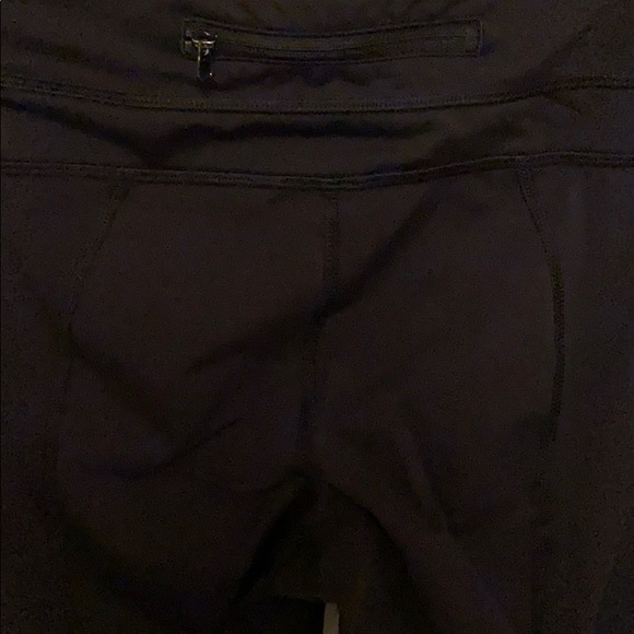 Lululemon black capris - size 4 - Picture 2 of 3